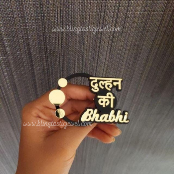 Customized name brooches for wedding